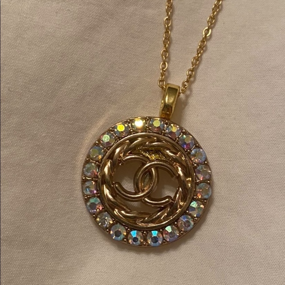 *• GOLD PENDANT / IRIDESCENT CRYSTAL Necklace •*